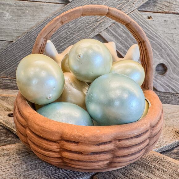 1970's Vintage Atlantic Mold, Easter Bunnies in Basket w/ 15 Iridescent Eggs - Picture 5 of 12